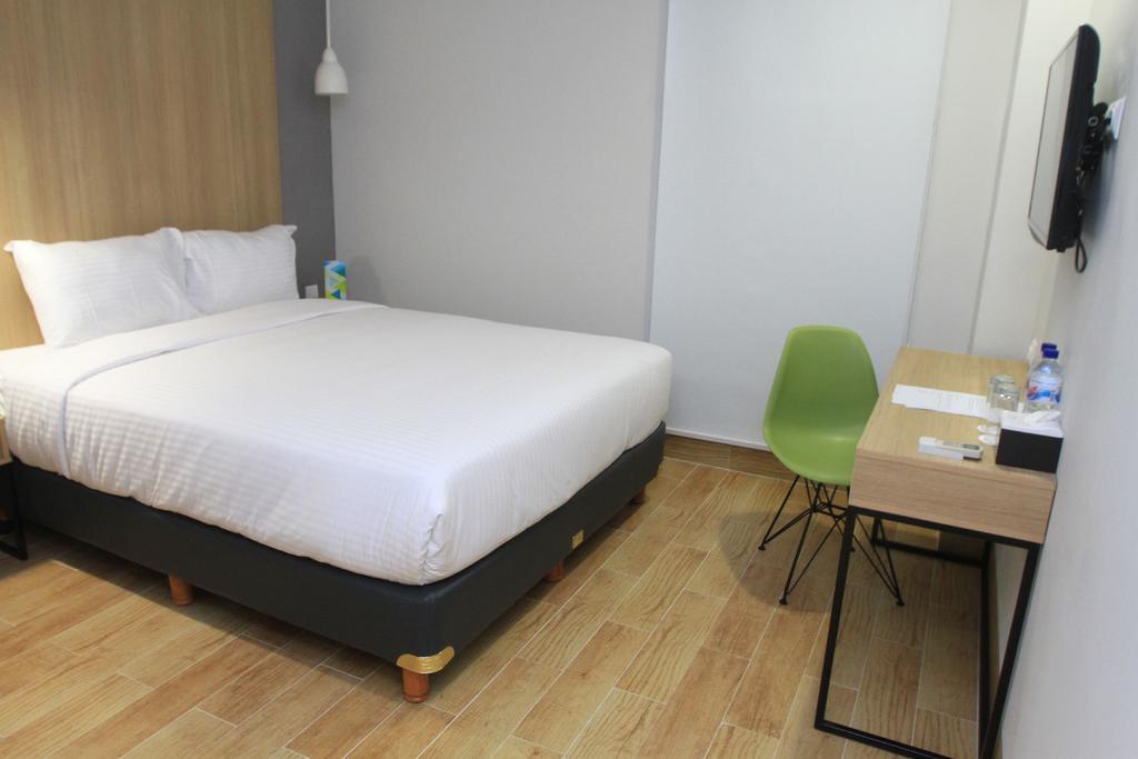 โฮเต็ล ซิตราดรีม ไซร์บอน Hotel จิเรบอน ภายนอก รูปภาพ