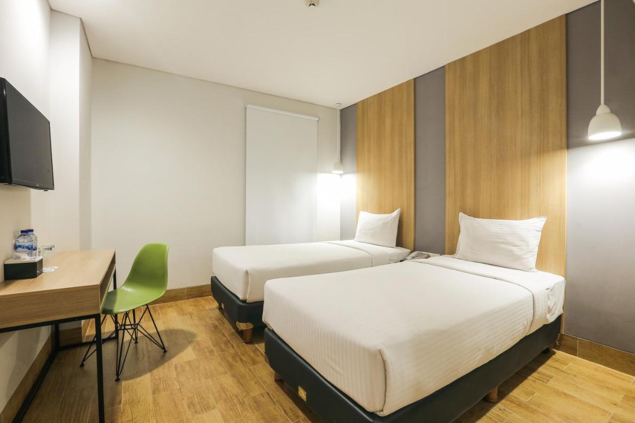 โฮเต็ล ซิตราดรีม ไซร์บอน Hotel จิเรบอน ภายนอก รูปภาพ