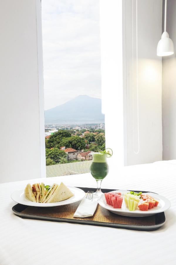 โฮเต็ล ซิตราดรีม ไซร์บอน Hotel จิเรบอน ภายนอก รูปภาพ