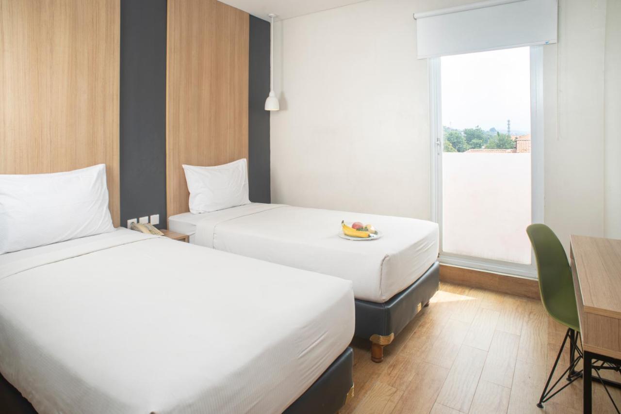 โฮเต็ล ซิตราดรีม ไซร์บอน Hotel จิเรบอน ภายนอก รูปภาพ