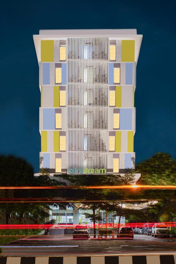 โฮเต็ล ซิตราดรีม ไซร์บอน Hotel จิเรบอน ภายนอก รูปภาพ