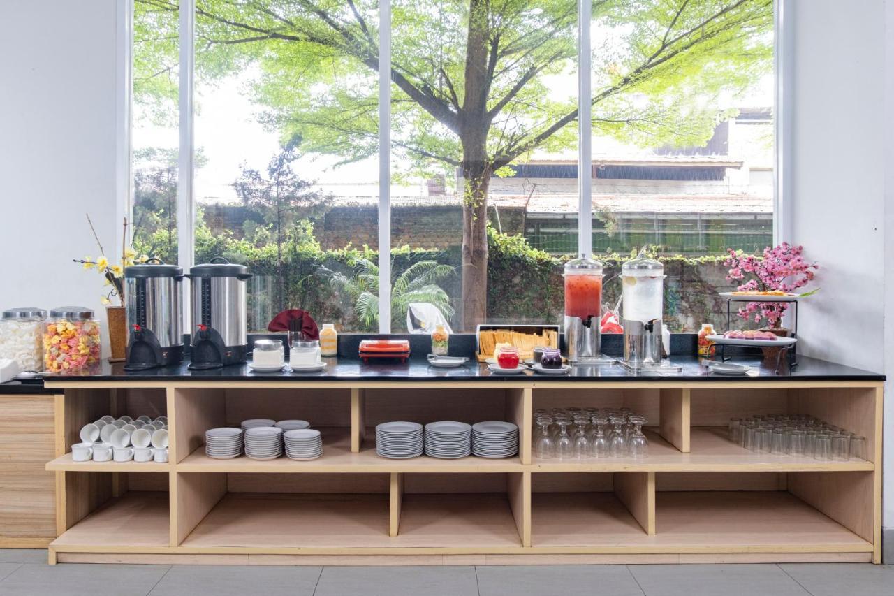 โฮเต็ล ซิตราดรีม ไซร์บอน Hotel จิเรบอน ภายนอก รูปภาพ