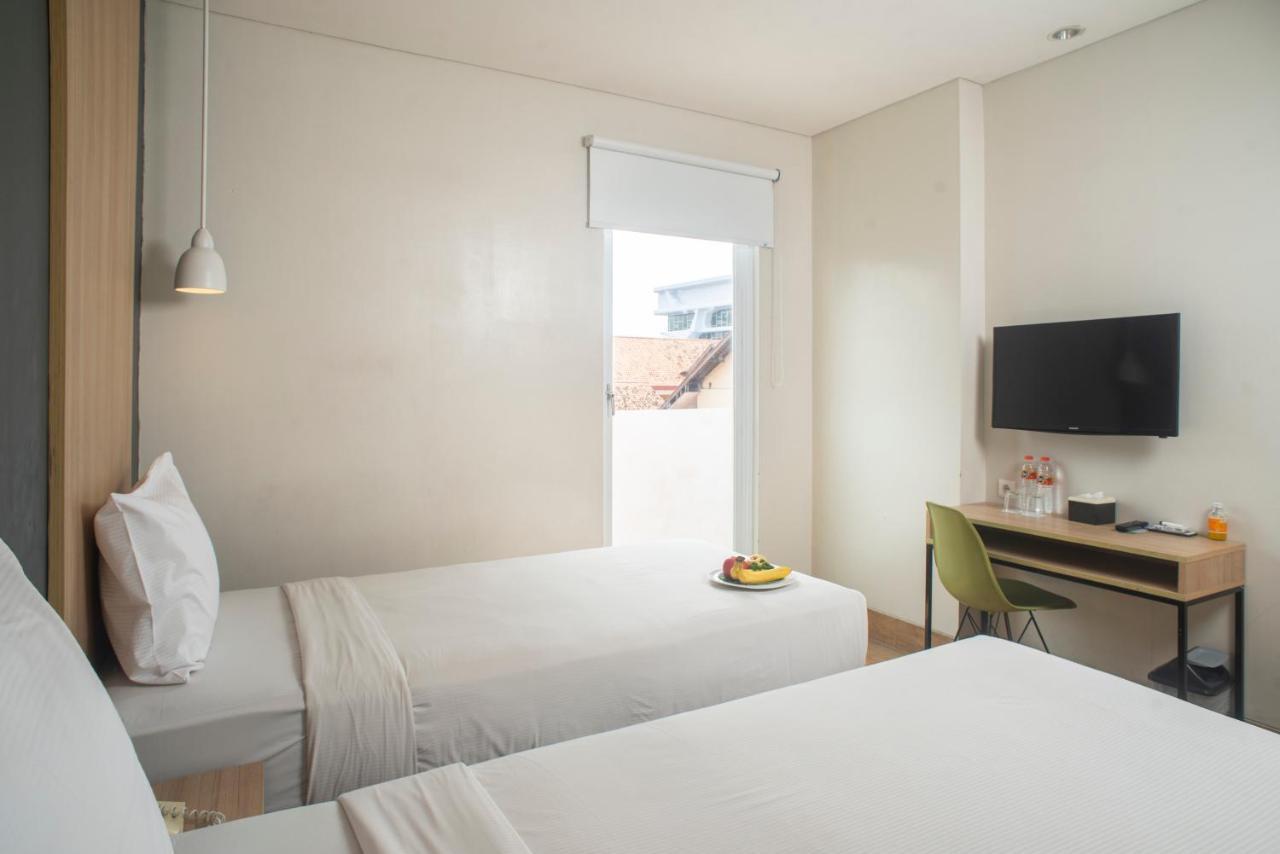โฮเต็ล ซิตราดรีม ไซร์บอน Hotel จิเรบอน ภายนอก รูปภาพ