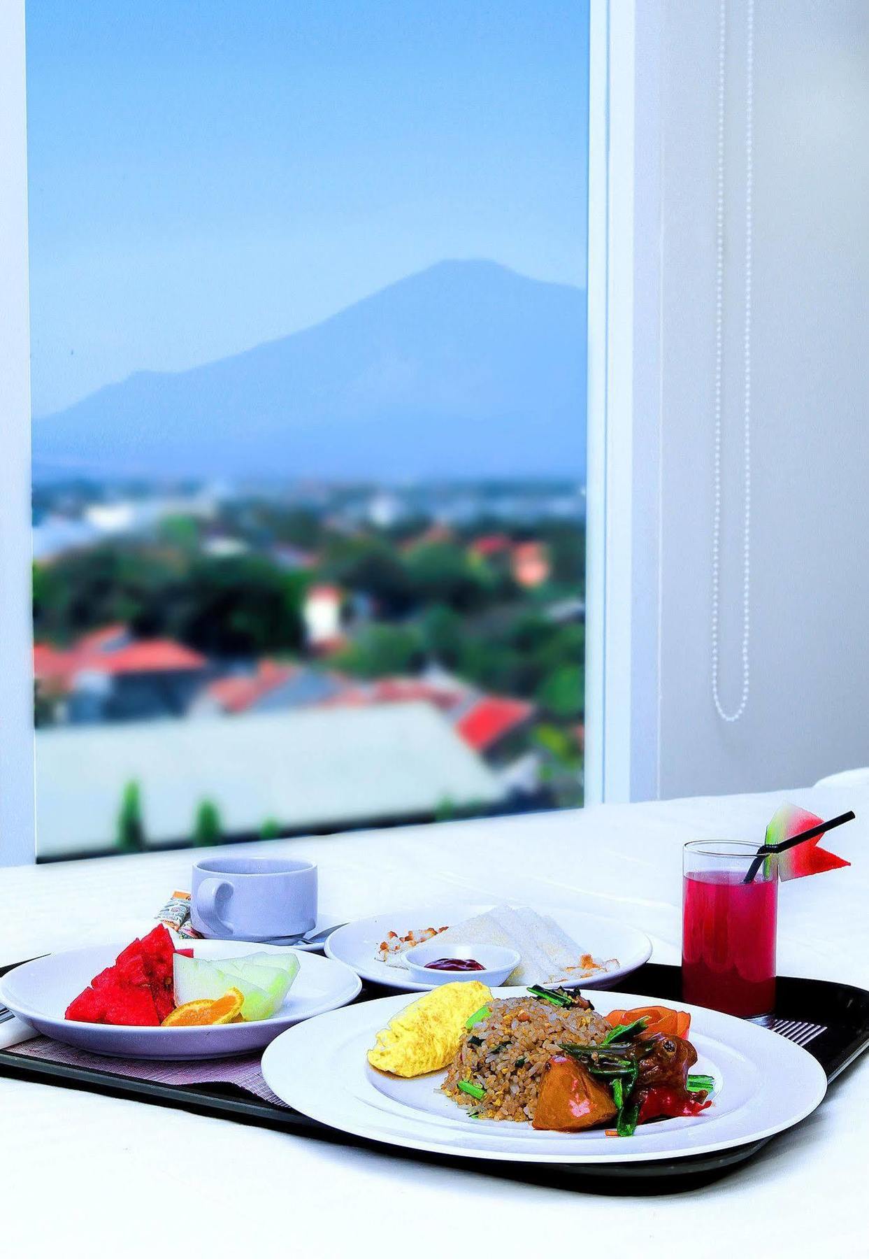 โฮเต็ล ซิตราดรีม ไซร์บอน Hotel จิเรบอน ภายนอก รูปภาพ
