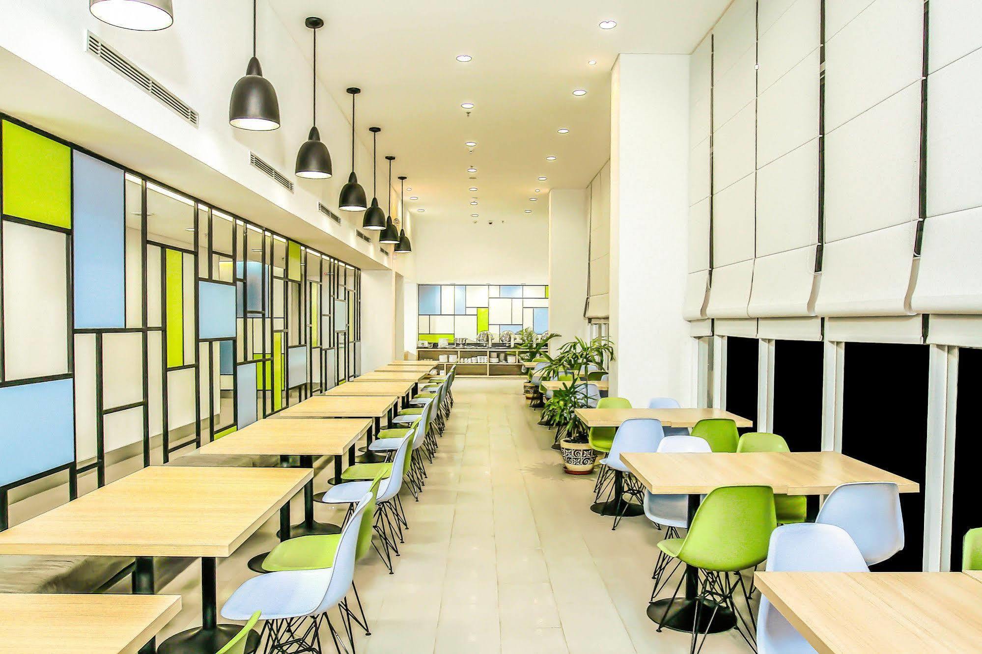 โฮเต็ล ซิตราดรีม ไซร์บอน Hotel จิเรบอน ภายนอก รูปภาพ