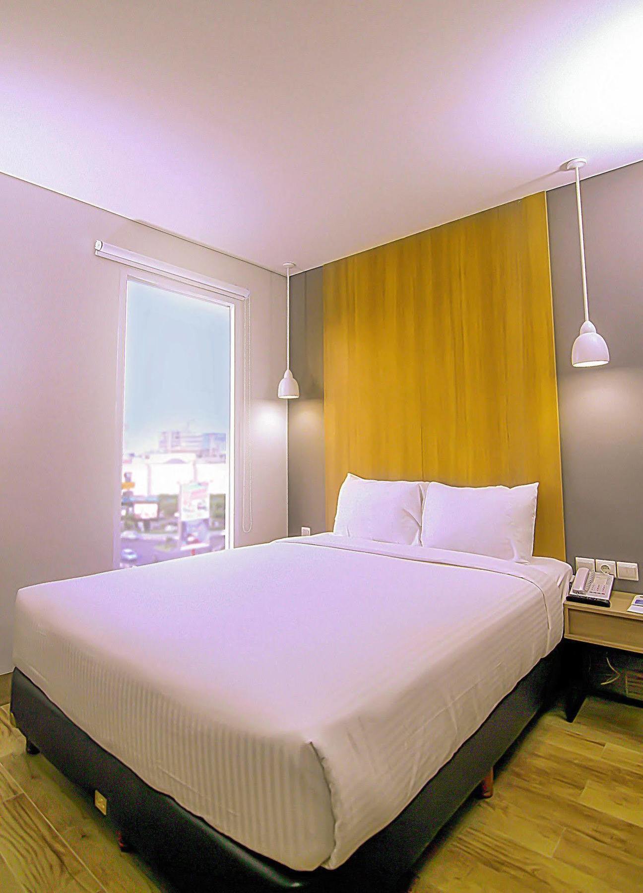 โฮเต็ล ซิตราดรีม ไซร์บอน Hotel จิเรบอน ภายนอก รูปภาพ